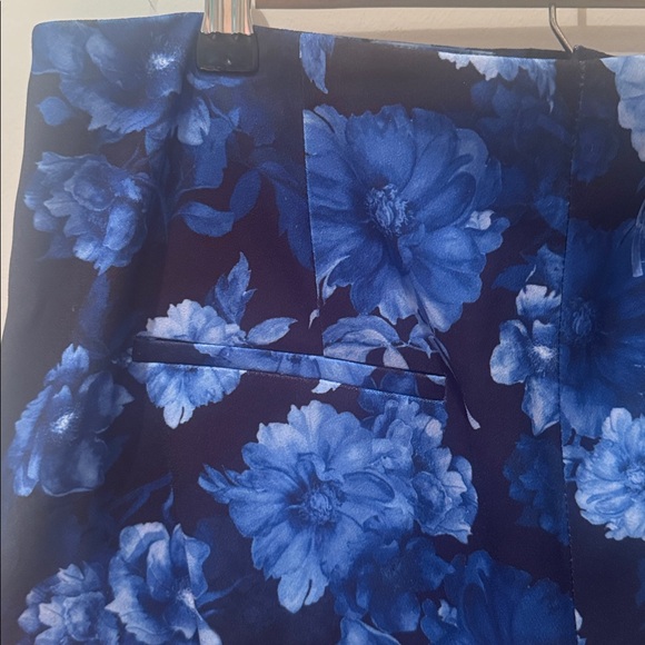 Alice + Olivia Blue Floral Pants. Size 12. - Picture 4 of 12